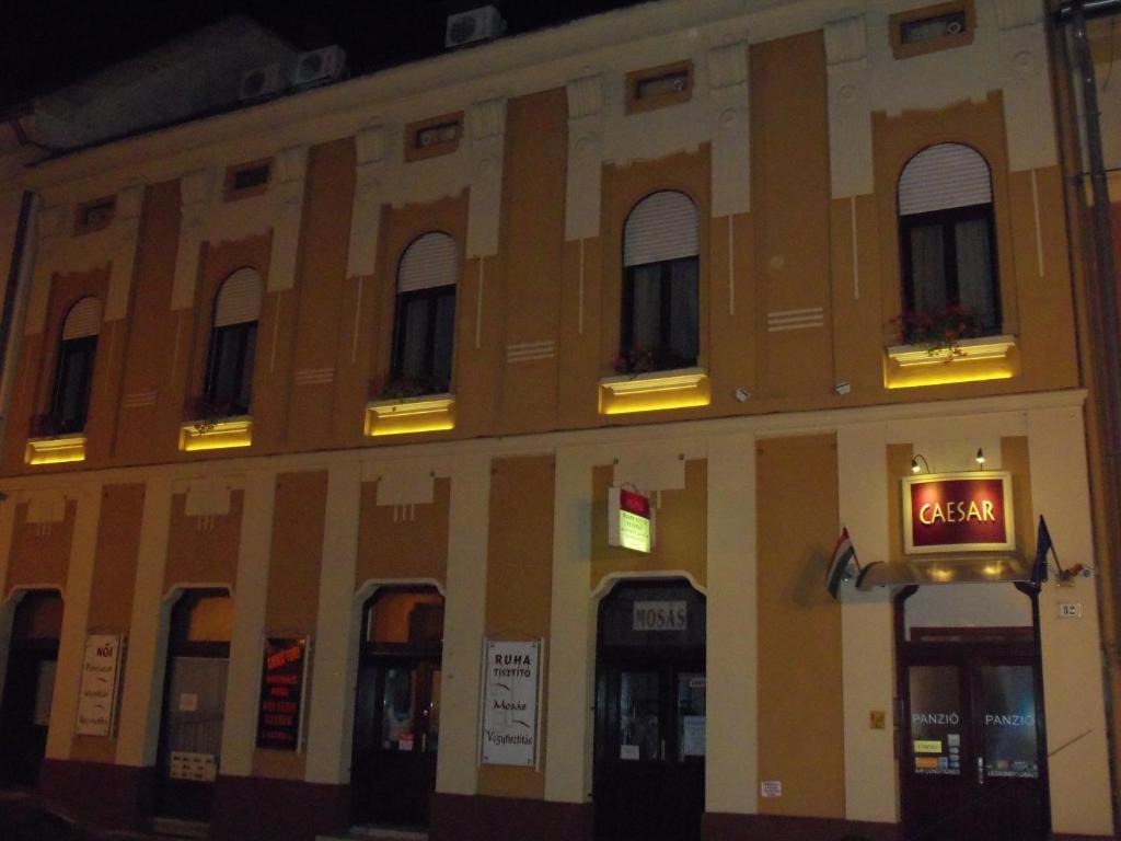 Caesar Panzió Pápa Exterior foto