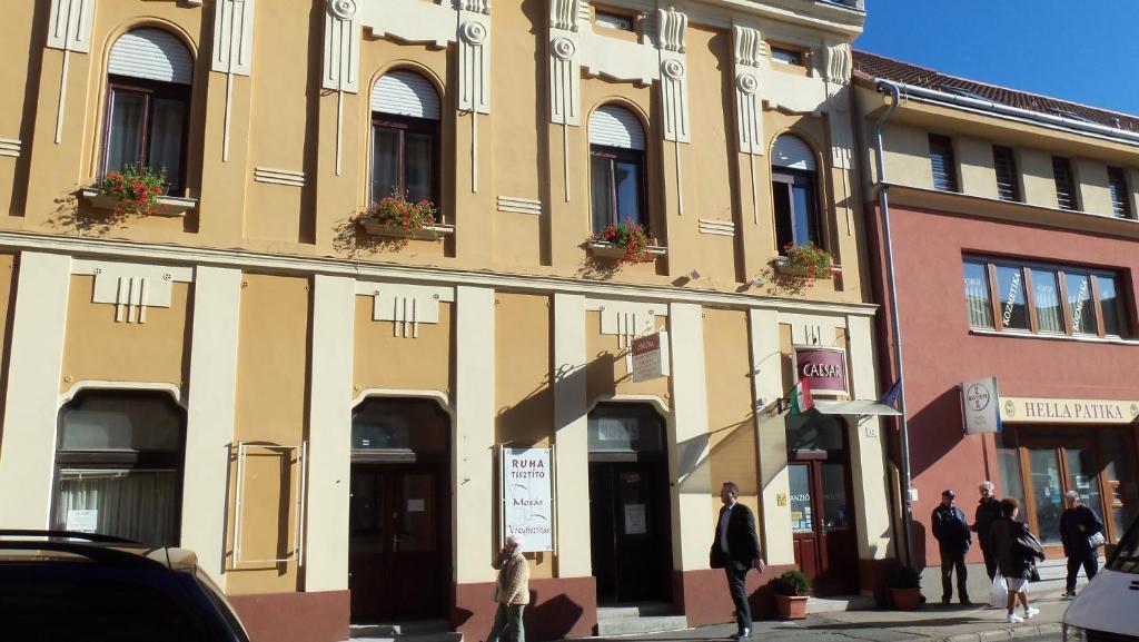 Caesar Panzió Pápa Exterior foto